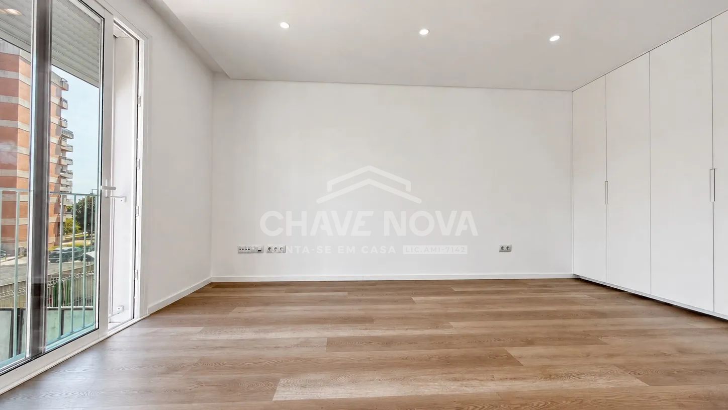 T0 Novo com Varanda em Rio Tinto - 3
