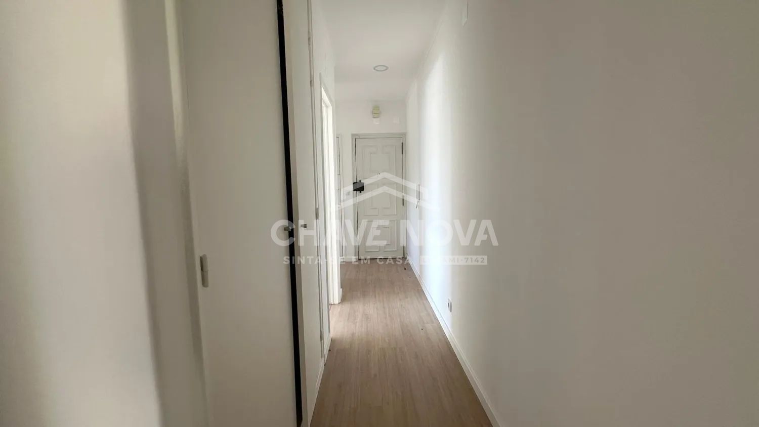 Apartamento T2 Renovado na Rua Martins Barata, na freguesia de Belém - 3