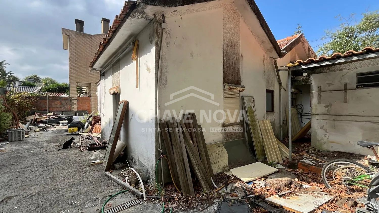 Imóvel com Espaço Comercial e Moradia Térrea a 5 Minutos da Praia de Francelos - 3