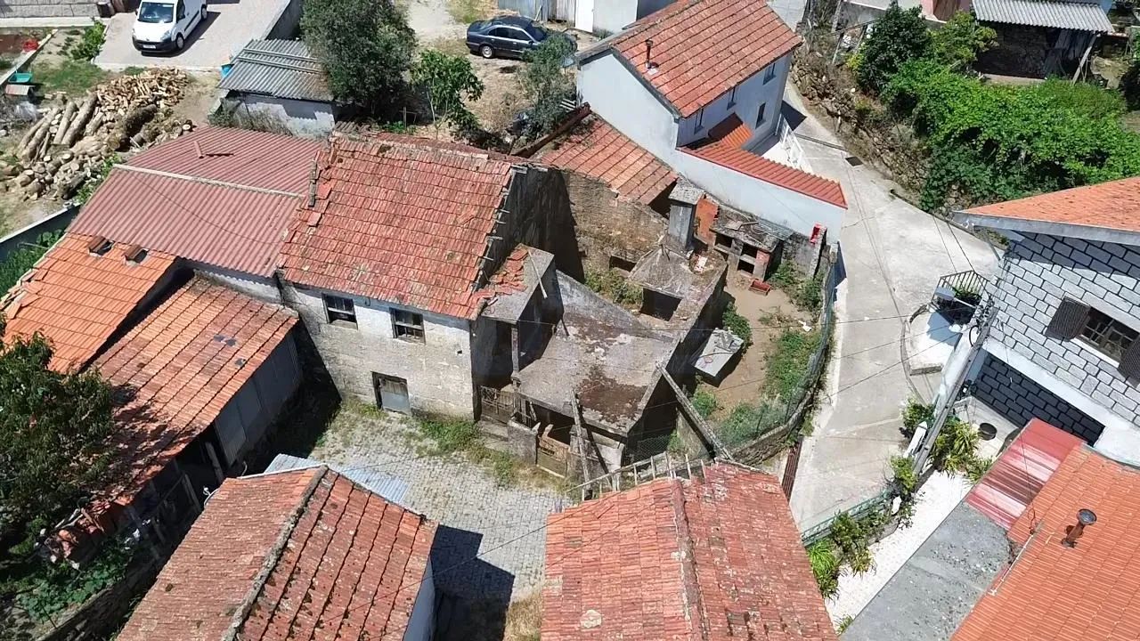Casa em Ruína para Recuperação – Valadares, Baião - 2