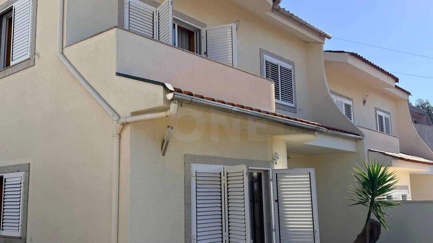  Fantástica Moradia T3 com Garagem, Jardim e Estacionamento para 3 Carros