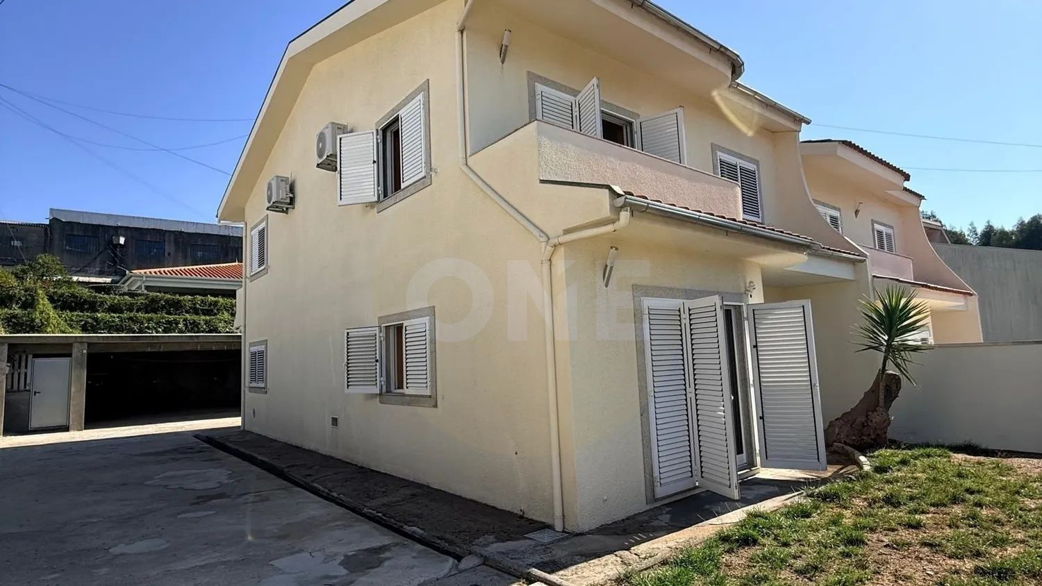  Fantástica Moradia T3 com Garagem, Jardim e Estacionamento para 3 Carros - 3