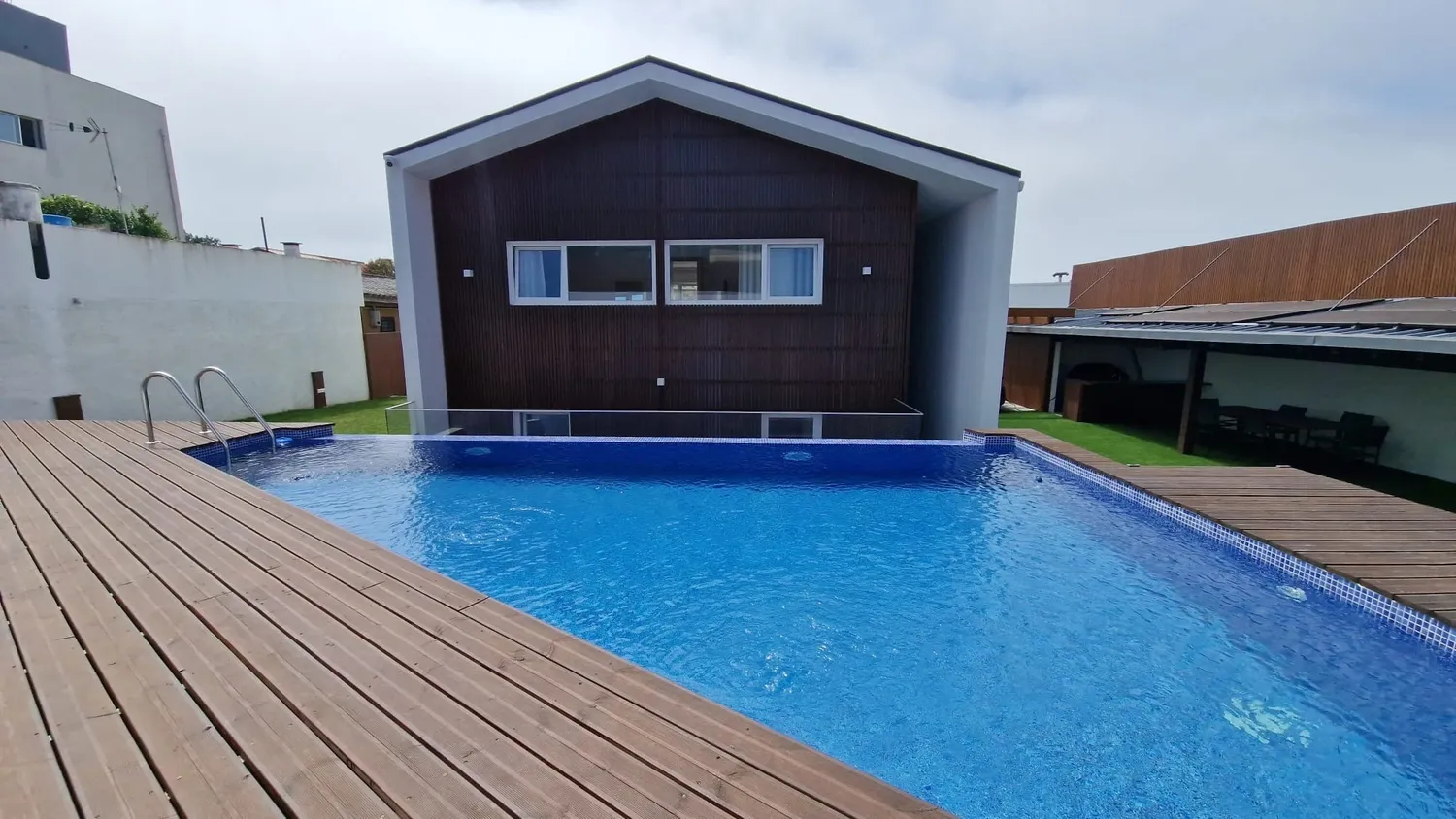 3-Bedroom Villa with Swimming Pool and Sea View in Labruge
