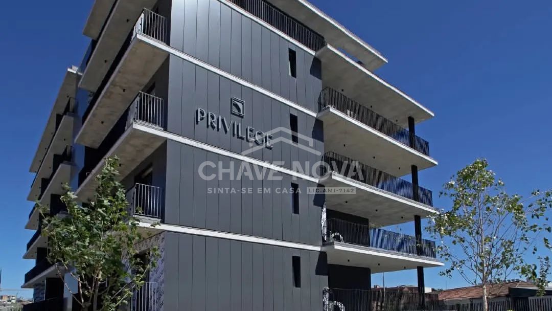 Apartamento T1 Novo c/ Lugar de Garagem em Santa Marinha (VL8)