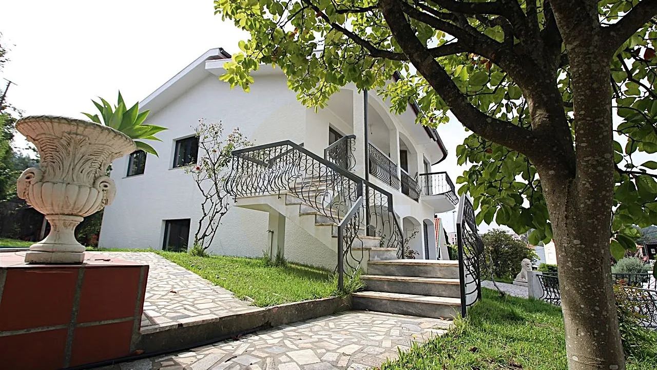 Moradia T3 com Piscina para Arrendamento