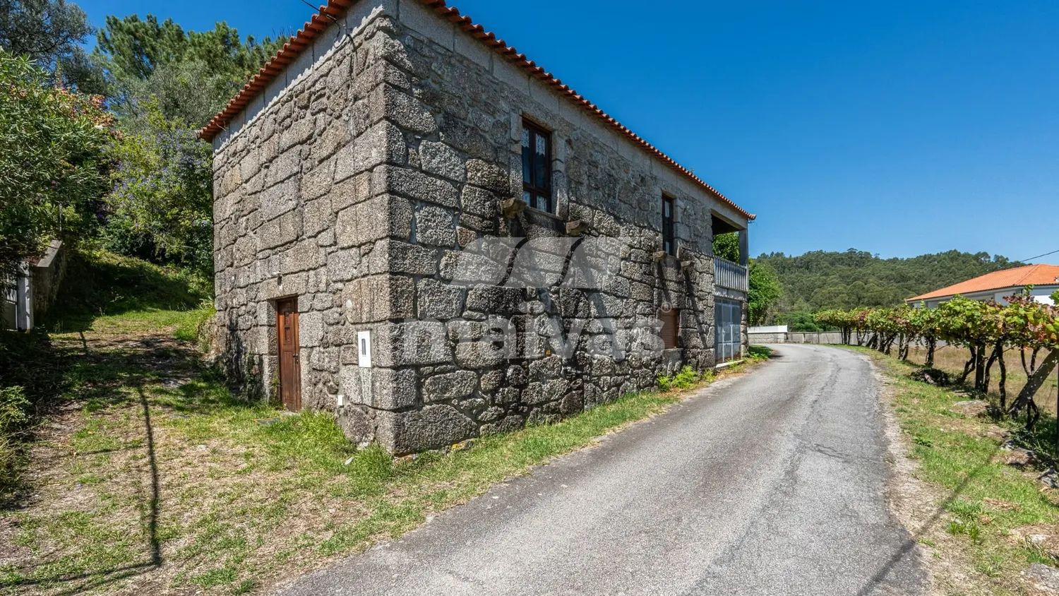 Moradia Típica Minhota em Pedra com Piscina e Terreno Amplo – Sabadim, Arcos de Valdevez