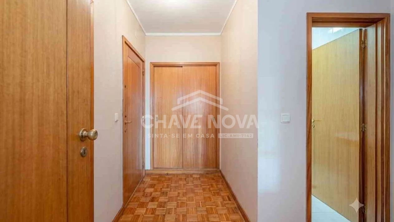 Apartamento T3 com Elevador, Lugar de Garagem e Arrumos junto ao METRO em Vila Nova de Gaia. - 3