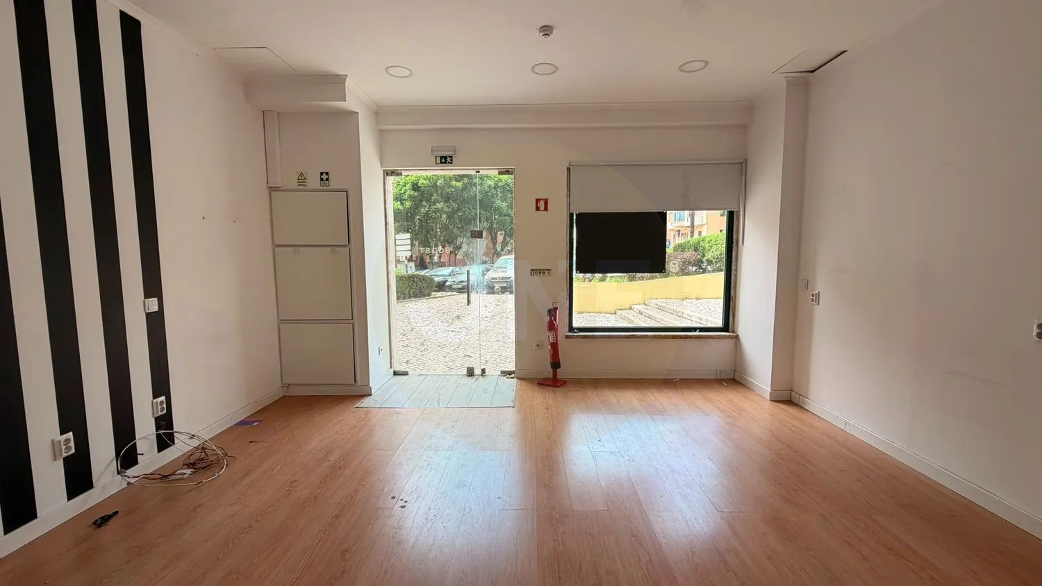 loja 90 m2 com garagem / Bons Dias- Ramada