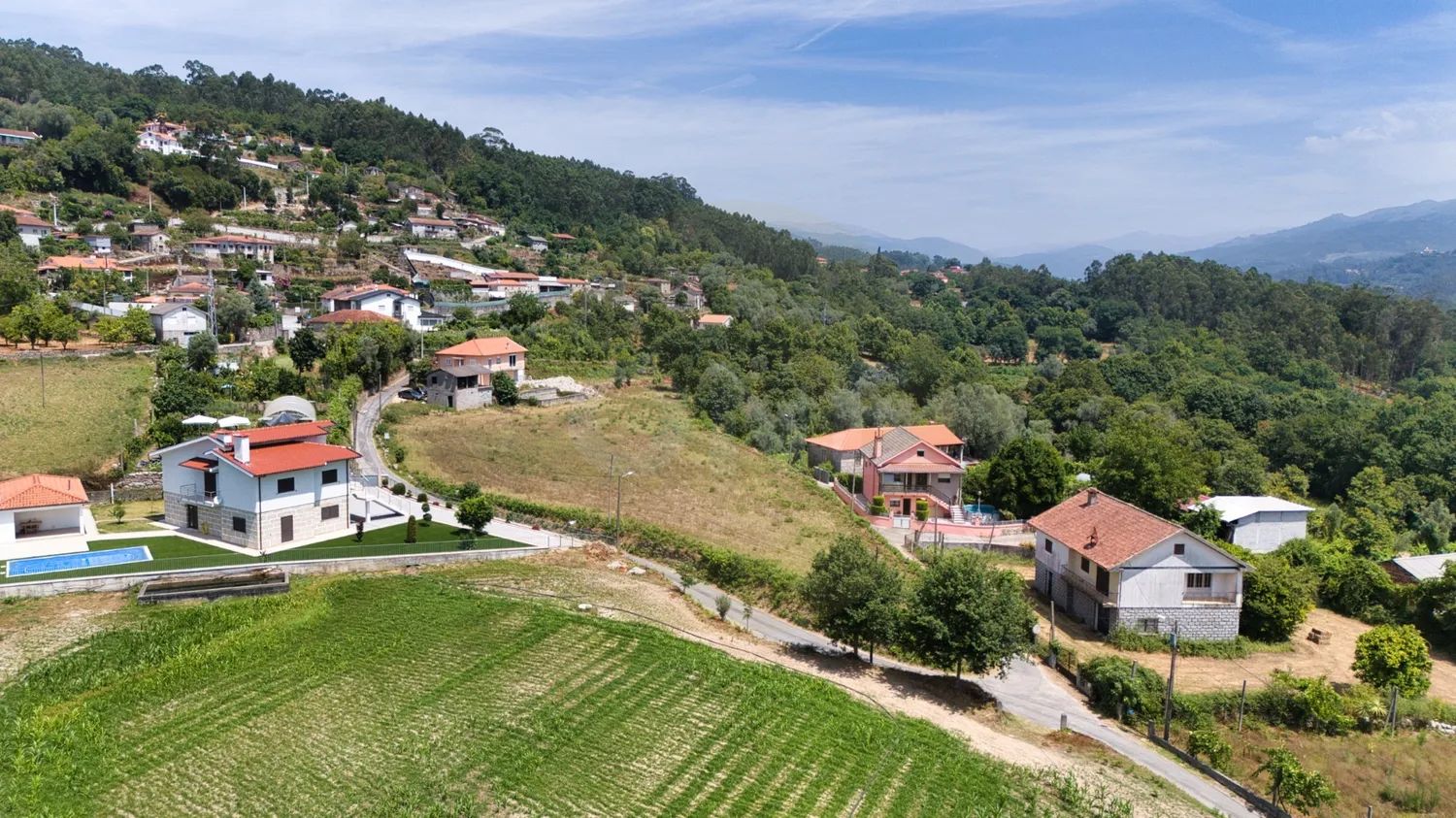 Land with construction potential in Oriz Santa Marinha - 2