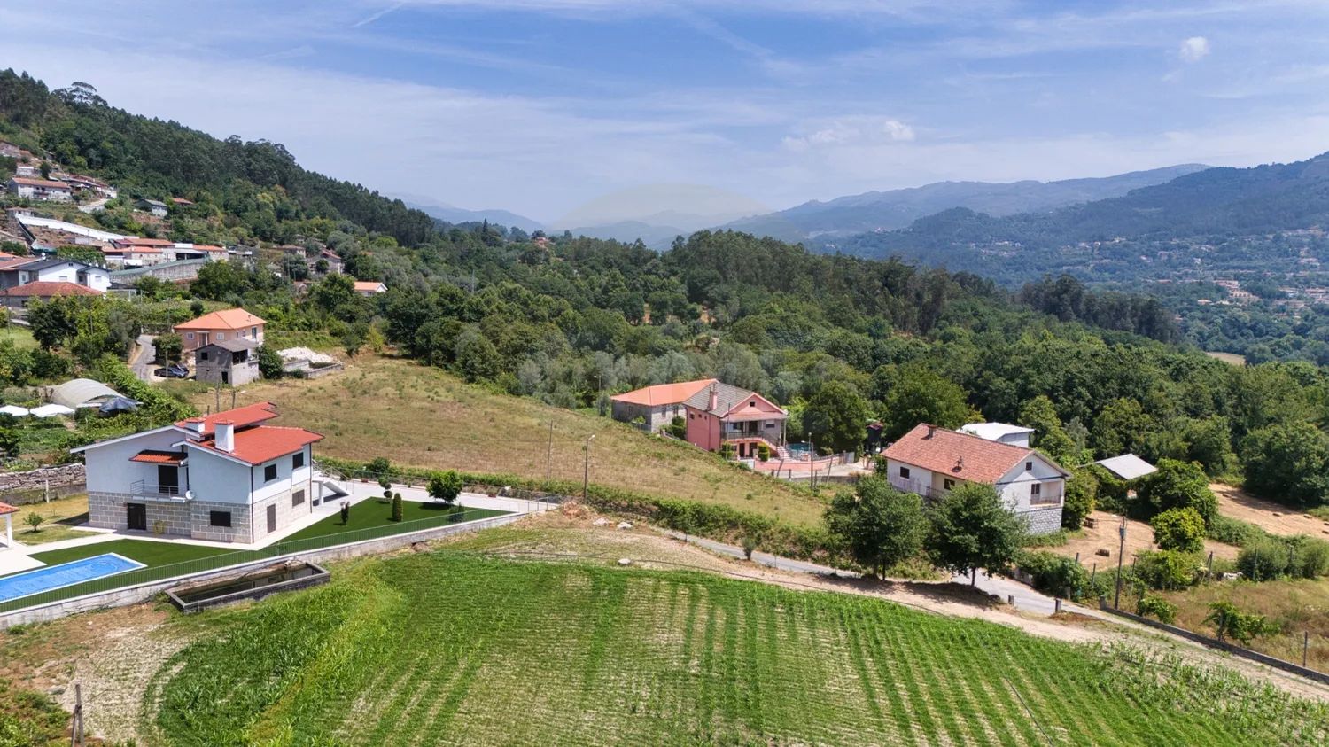 Land with construction potential in Oriz Santa Marinha - 3