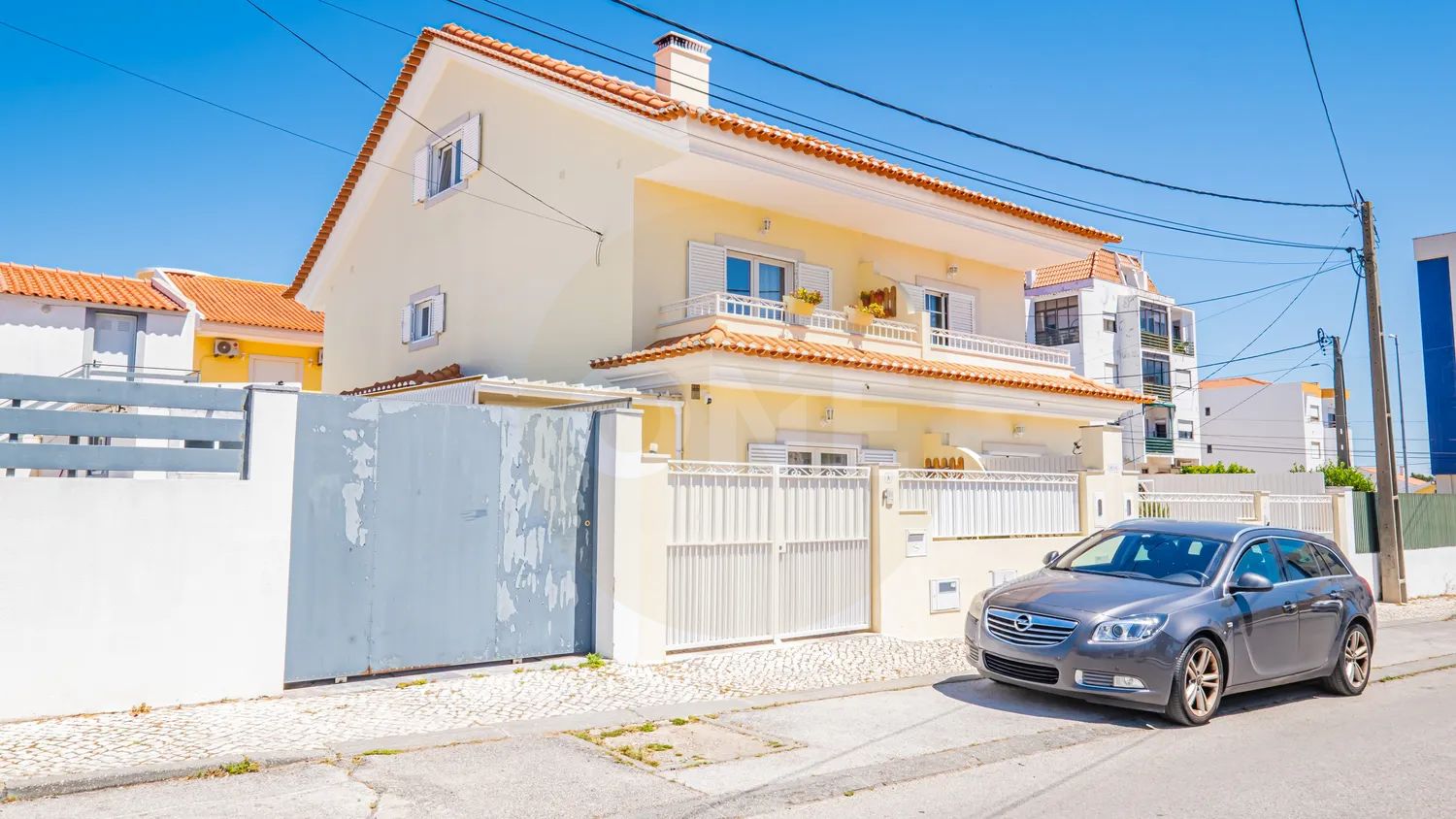3-Bedroom Semi-Detached House, Like New