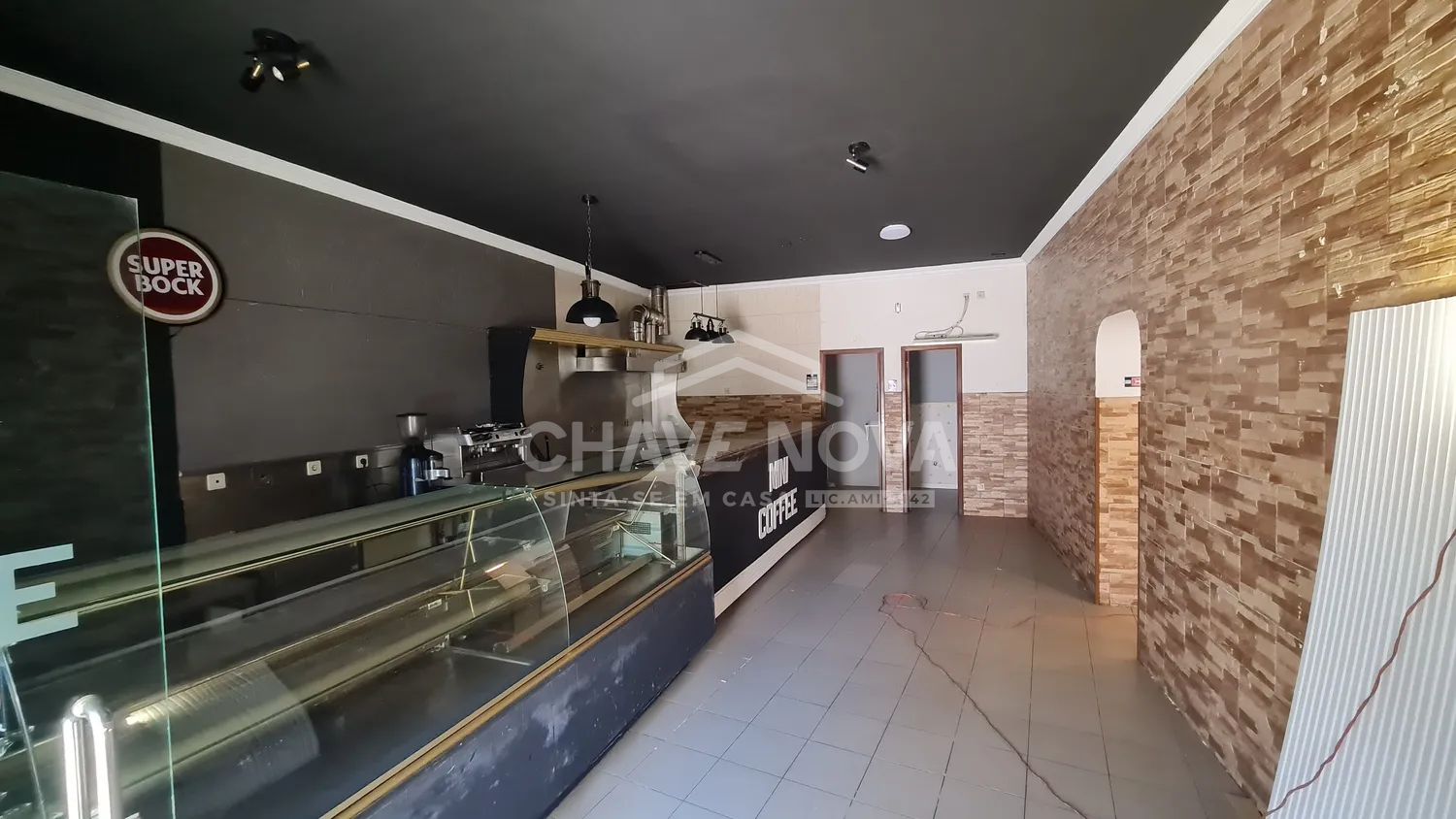 Café  / Snack Bar à Venda, a 2km da Praia da Madalena