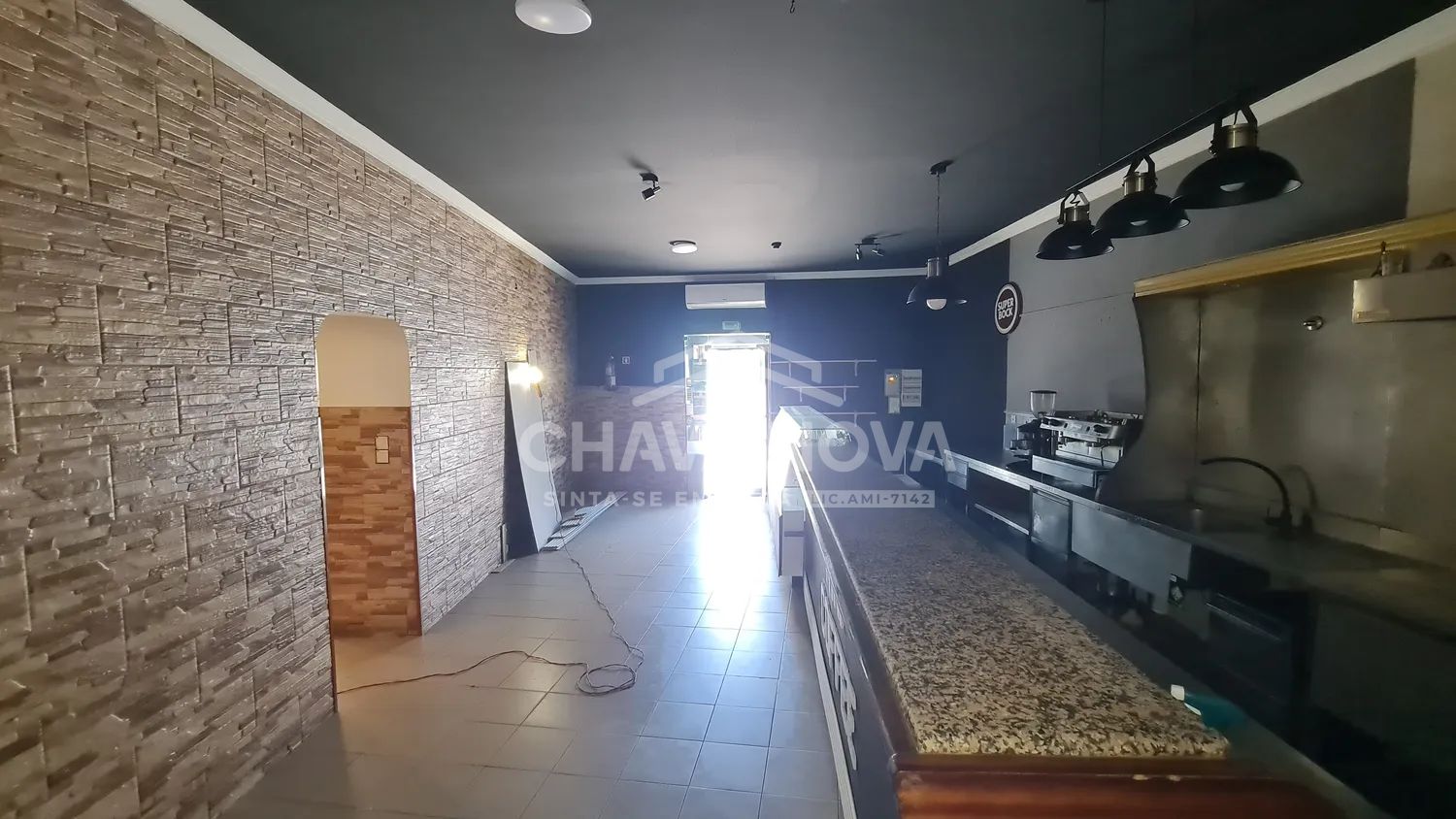 Café  / Snack Bar à Venda, a 2km da Praia da Madalena - 2