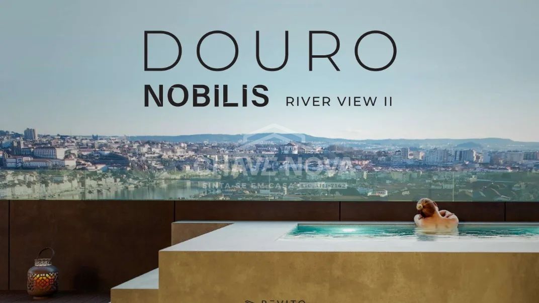 T2 Douro Nobilis II junto á linha do Metro VL8 e vista rio