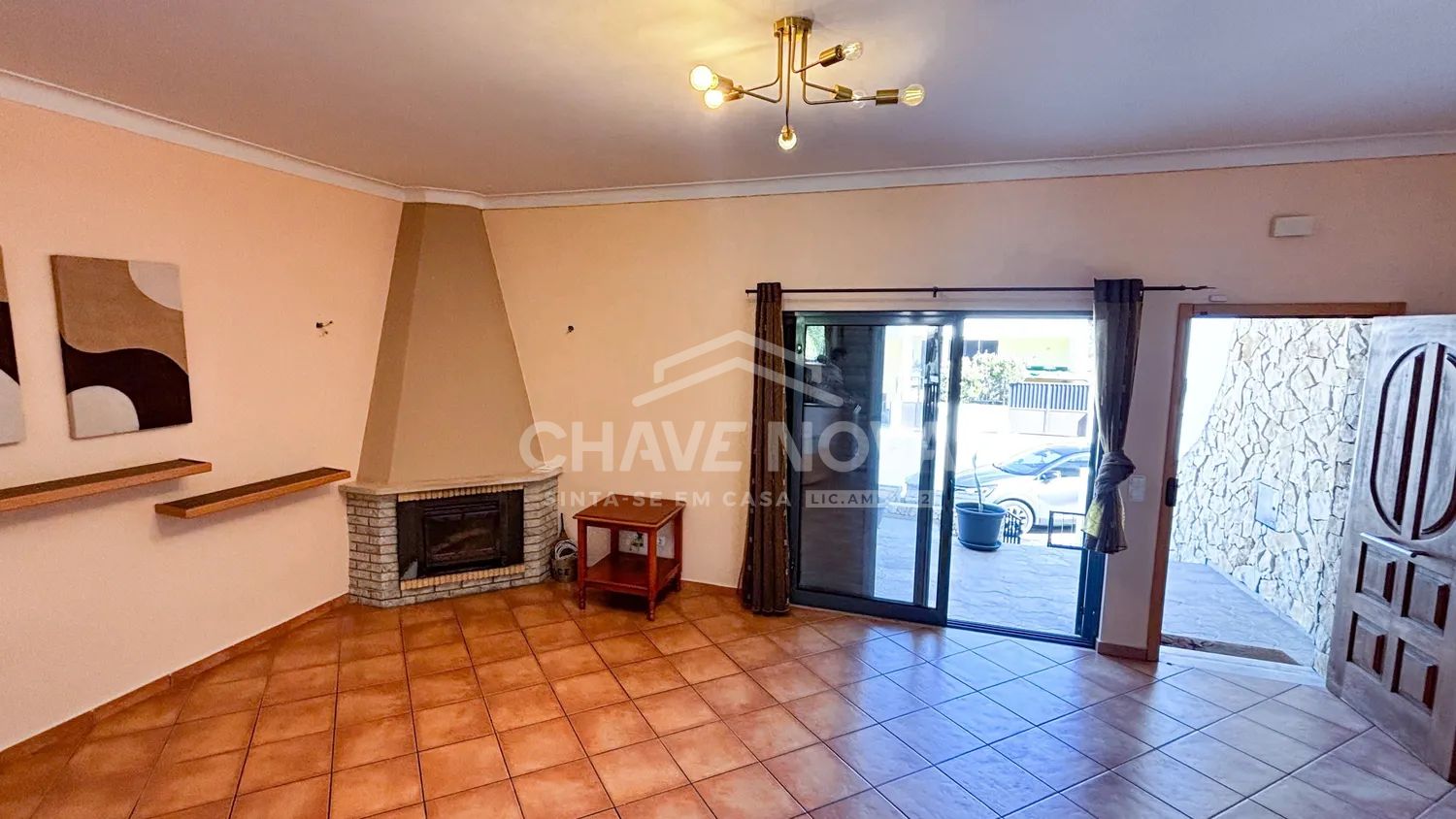 T3+1 House with Backyard in Gambelas, Faro - 2