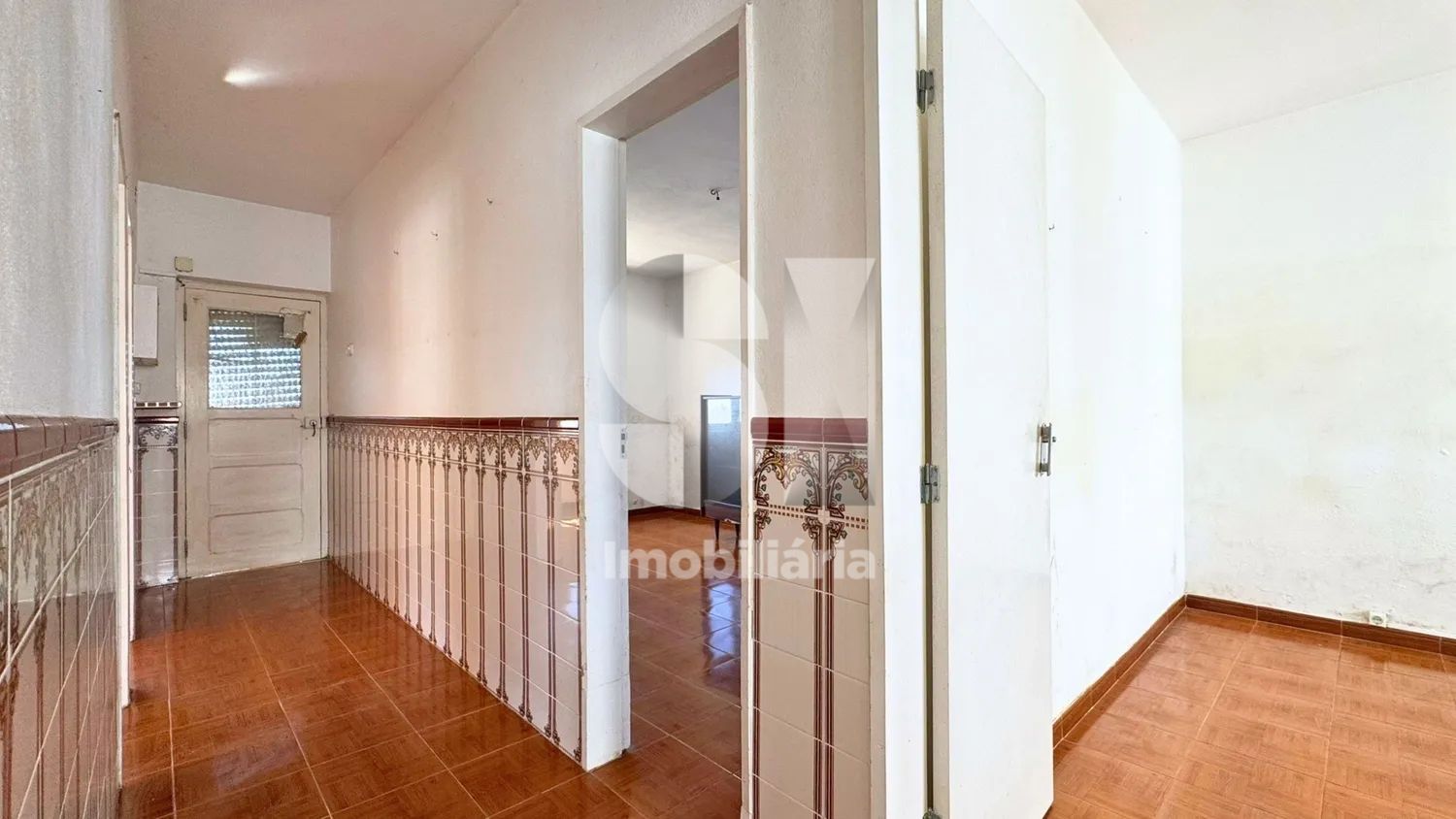 3-bedroom house with 1,112 m² plot and outbuildings - 2