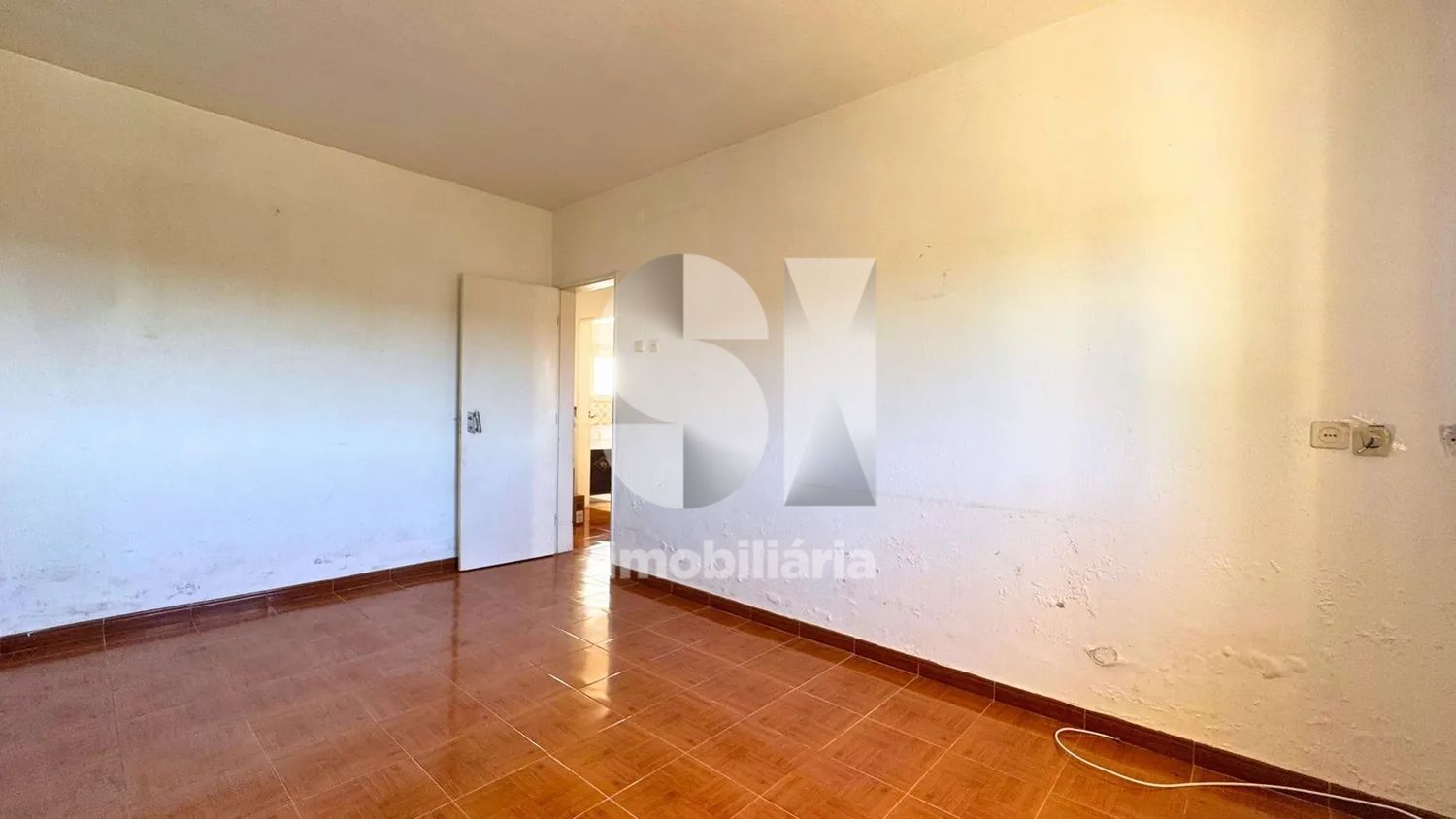 3-bedroom house with 1,112 m² plot and outbuildings - 3