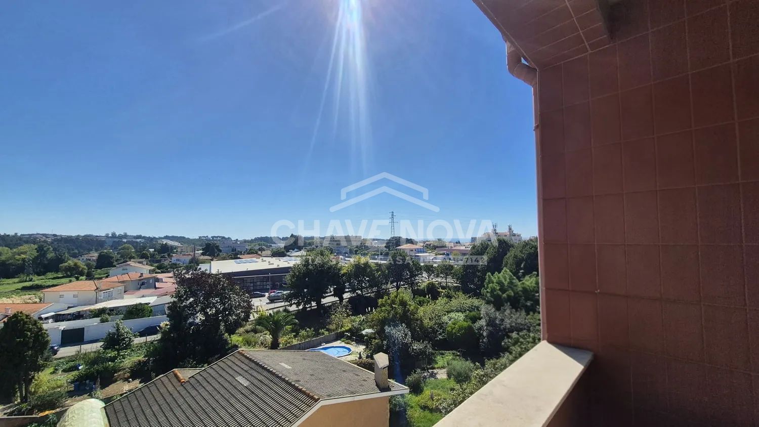 Apartamento T2 com Varanda, Suite, Garagem e Arrumo