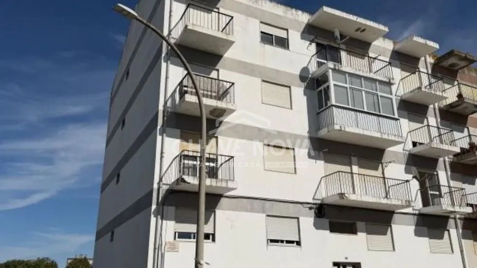 Apartamento T1 no Vale da Amoreira, Moita