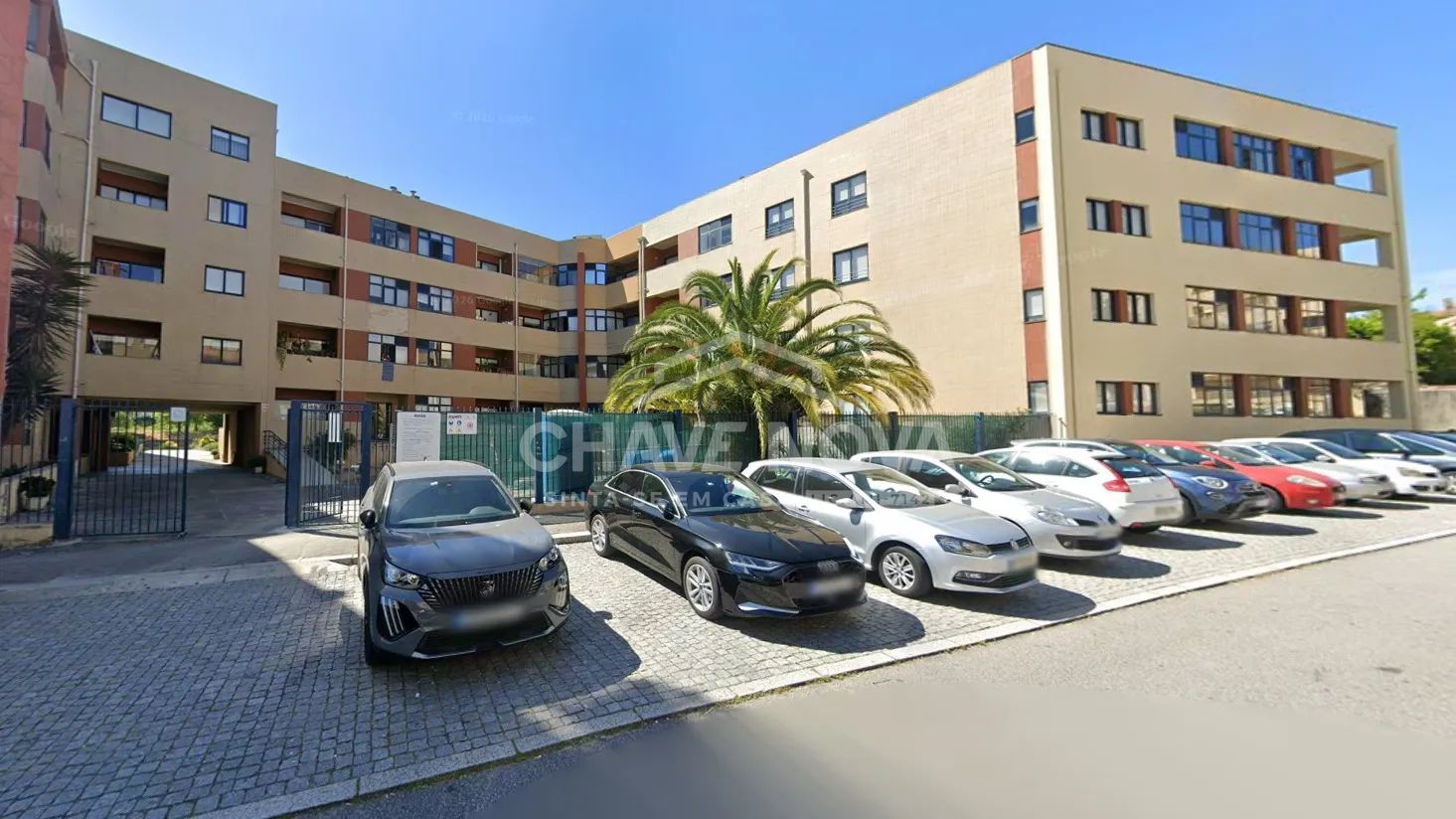 Apartamento T2 com Varanda, Suite, Garagem e Arrumo