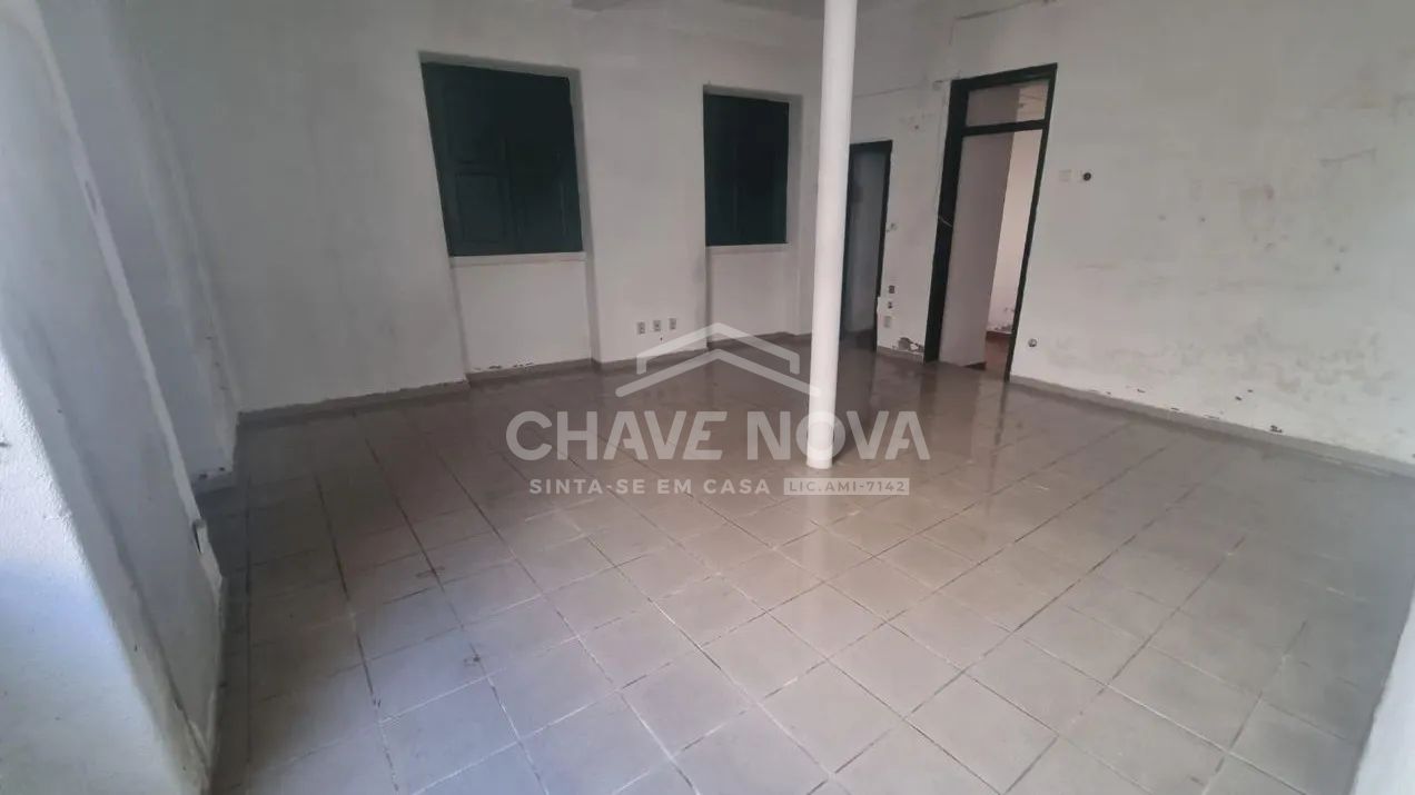 Prédio de Utilização Mista com Potencial Habitacional e Comercial no Centro de Alcoentre - 3