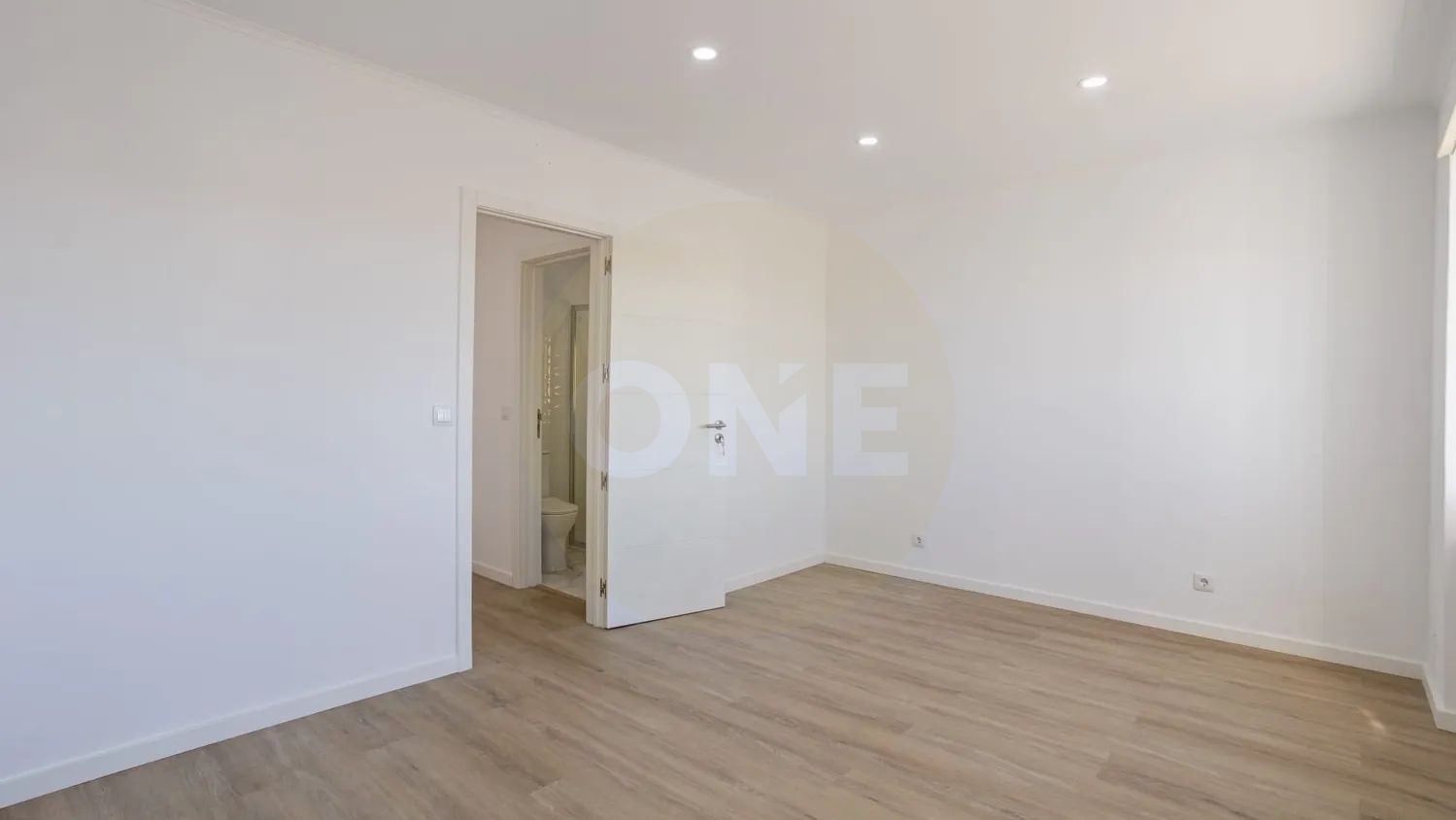 Apartamento T1 + 1 | Logradouro, anexo e arrumos | Queluz, Sintra