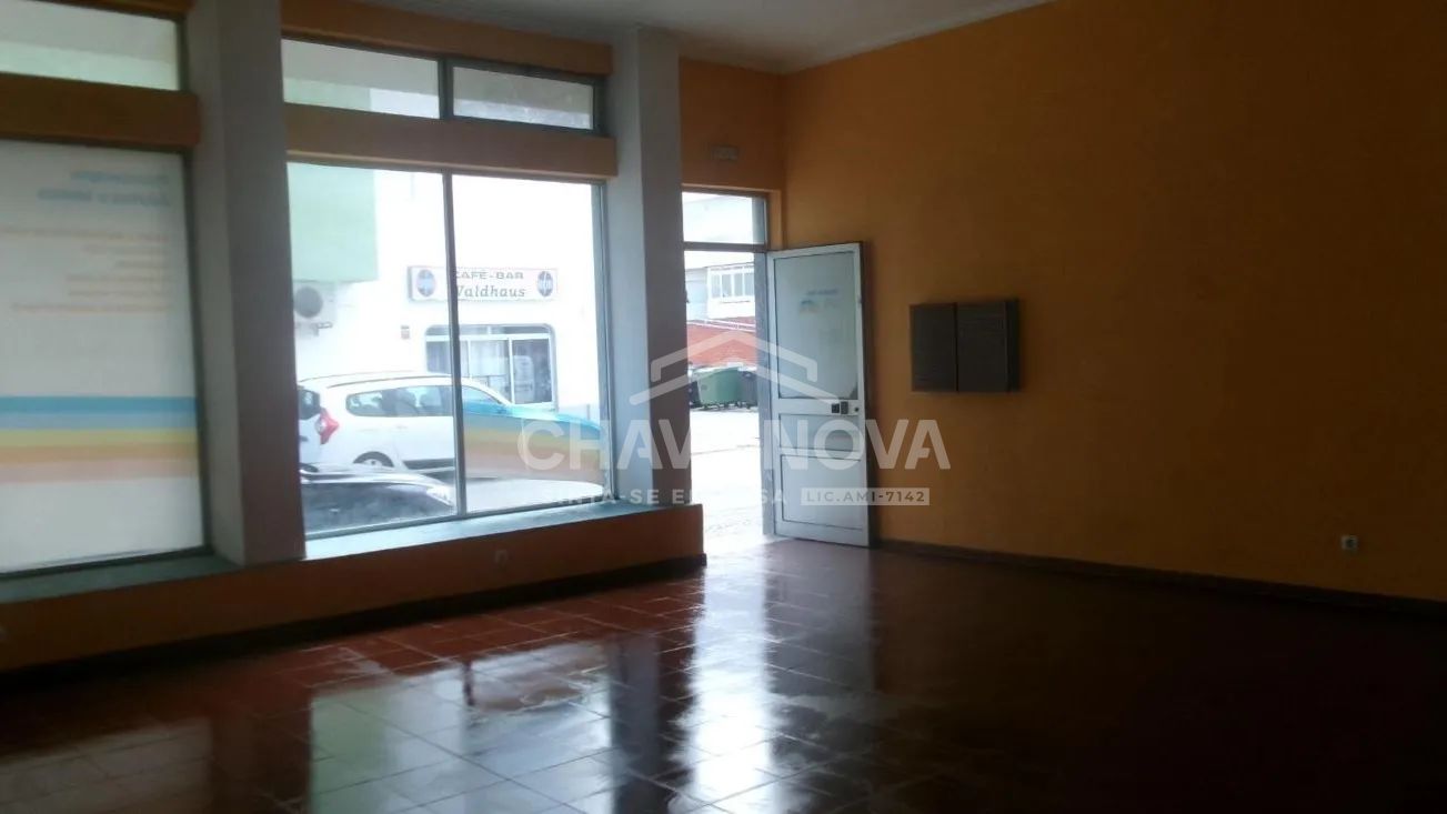 Loja com arrecadação na Baixa da Banheira  - 3
