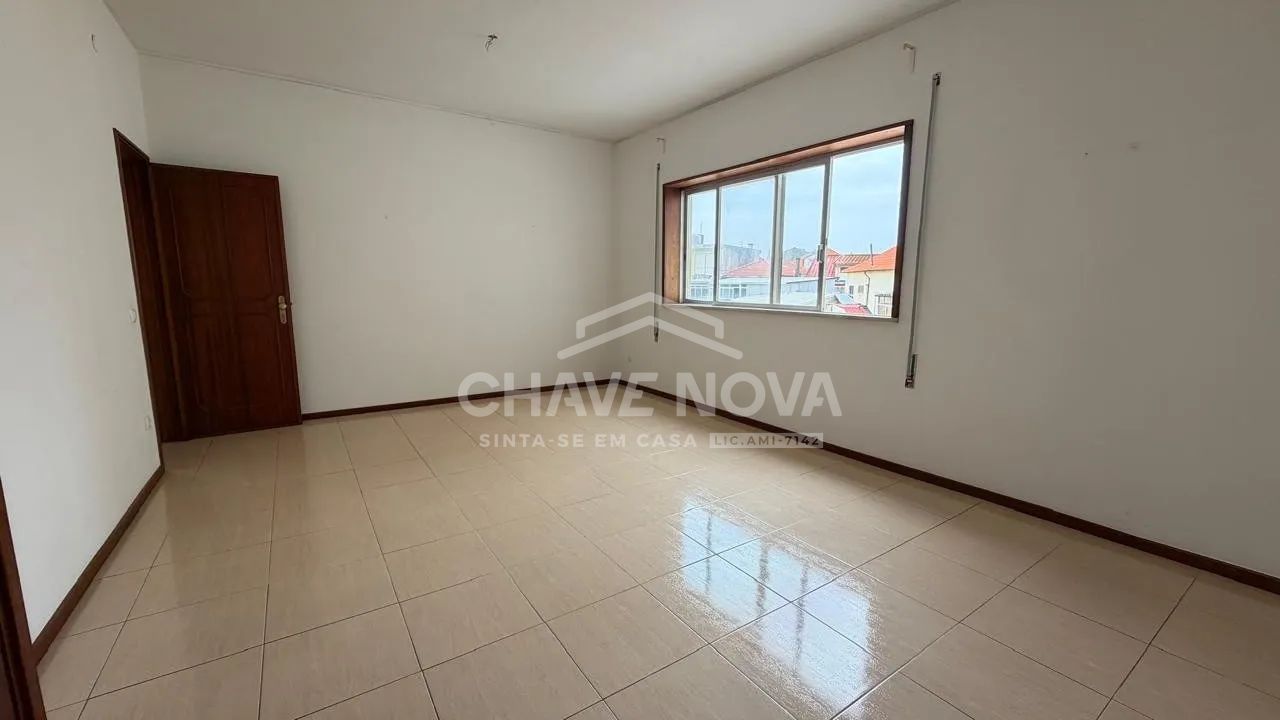 Apartamento T2 Luminoso em Leça da Palmeira – Qualidade de Vida Junto ao Mar - 2