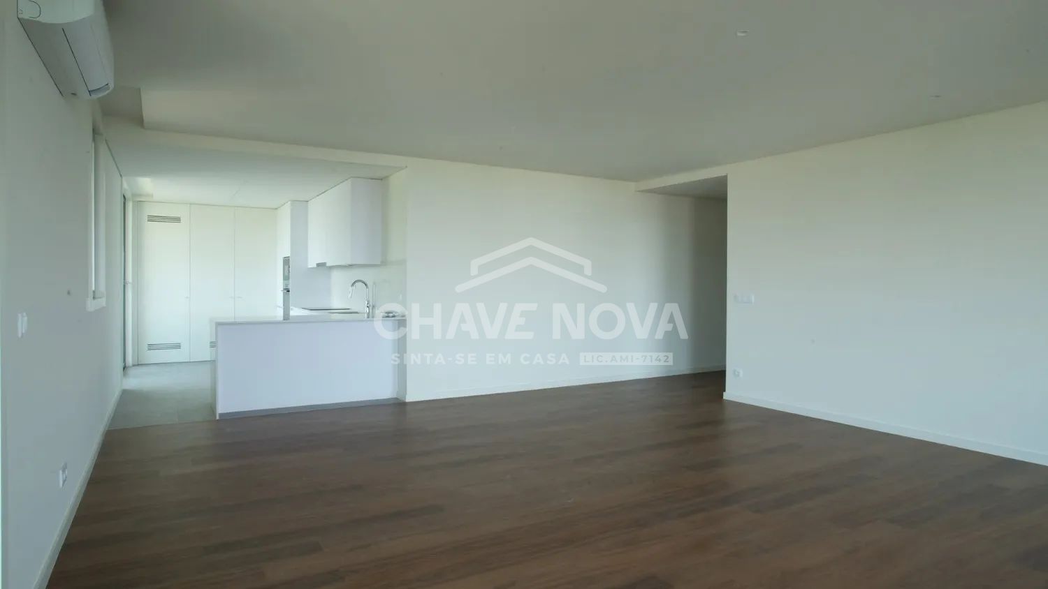  T4 com 241 m², Varandas Amplas e 3 Lugares de Garagem no Verde Vale  - 2