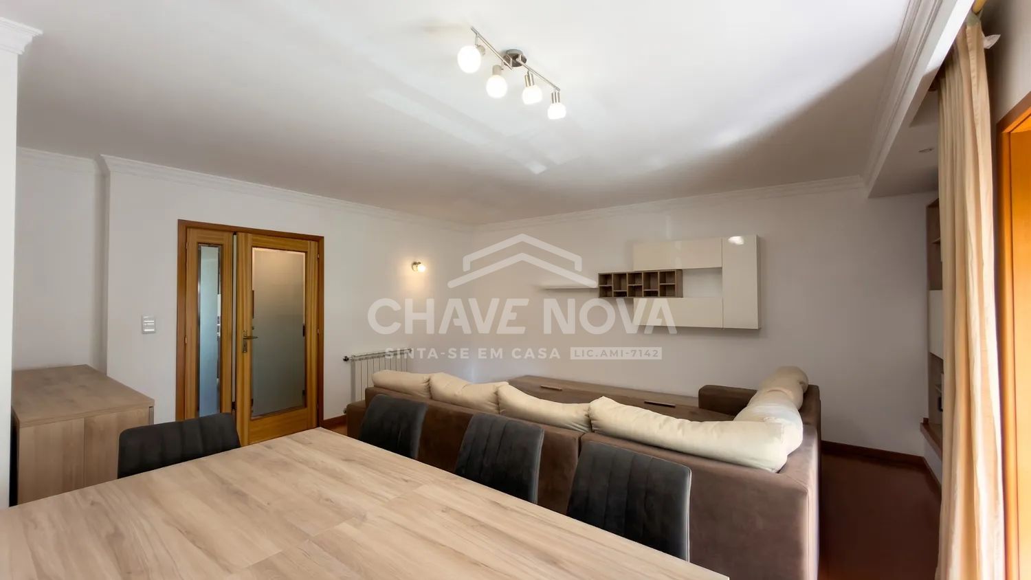 Apartamento T2 Mobilado Como Novo c/ Lugar de Garagem em Oliveira do Douro - 2