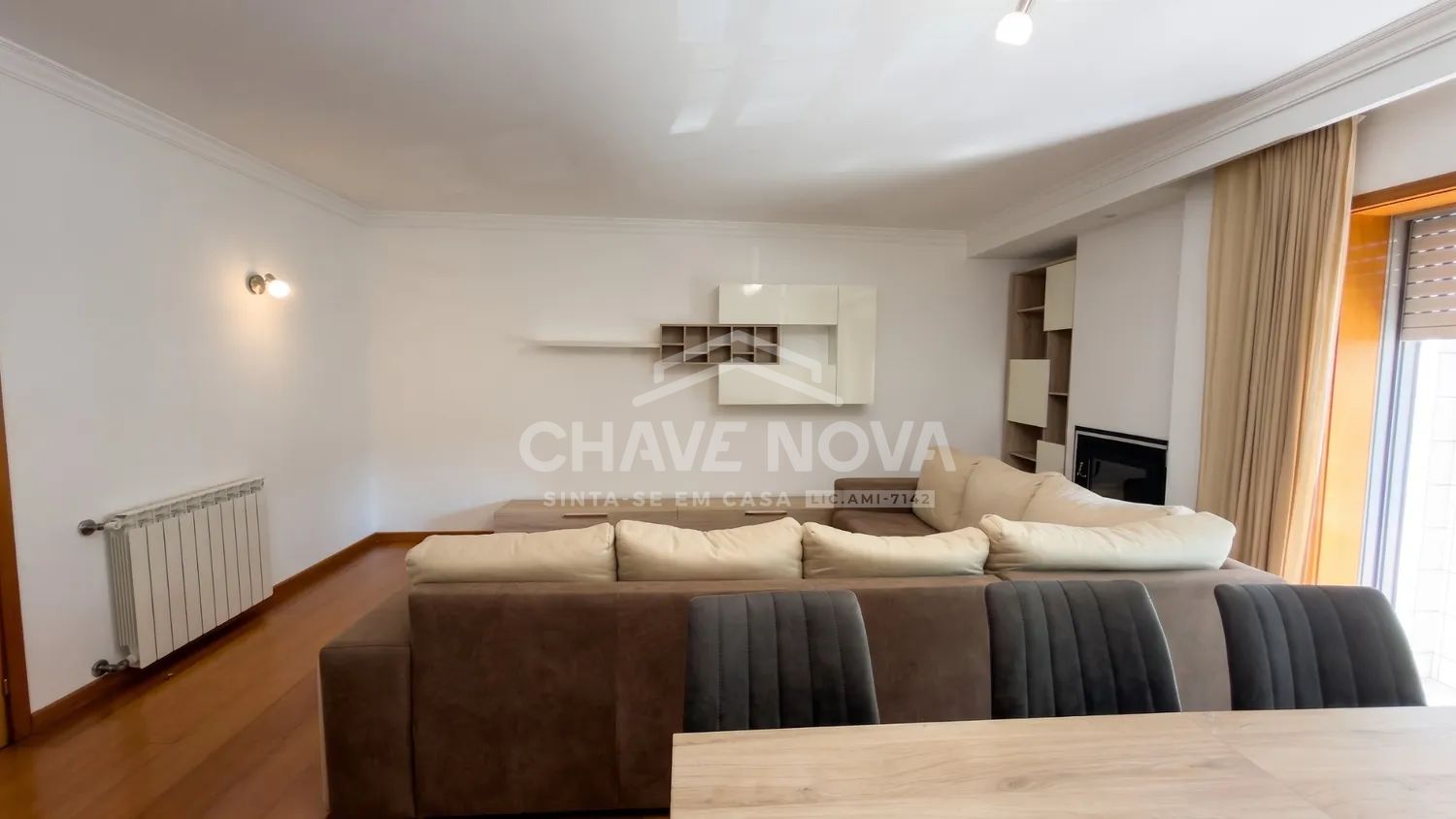 Apartamento T2 Mobilado Como Novo c/ Lugar de Garagem em Oliveira do Douro - 3