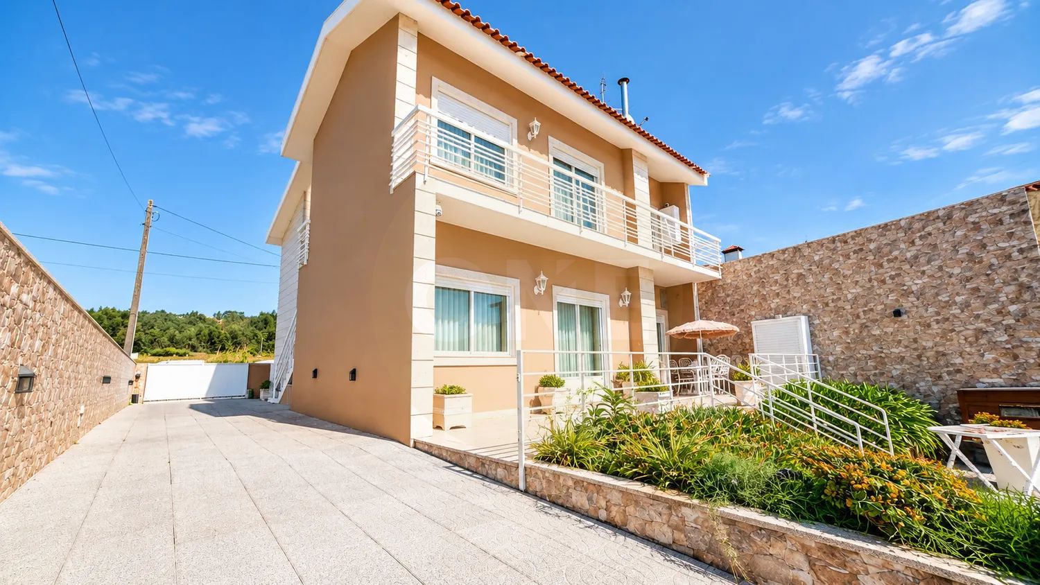 Moradia T4+ para venda renovada!   - 2