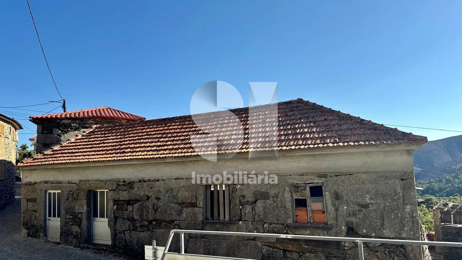 Maison traditionnelle en pierre à rénover avec vue imprenable sur les montagnes – Tebilhão, Arouca