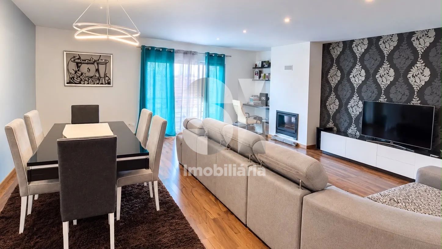 3-bedroom apartment, large areas, exclusive, attic, garage, elevator.