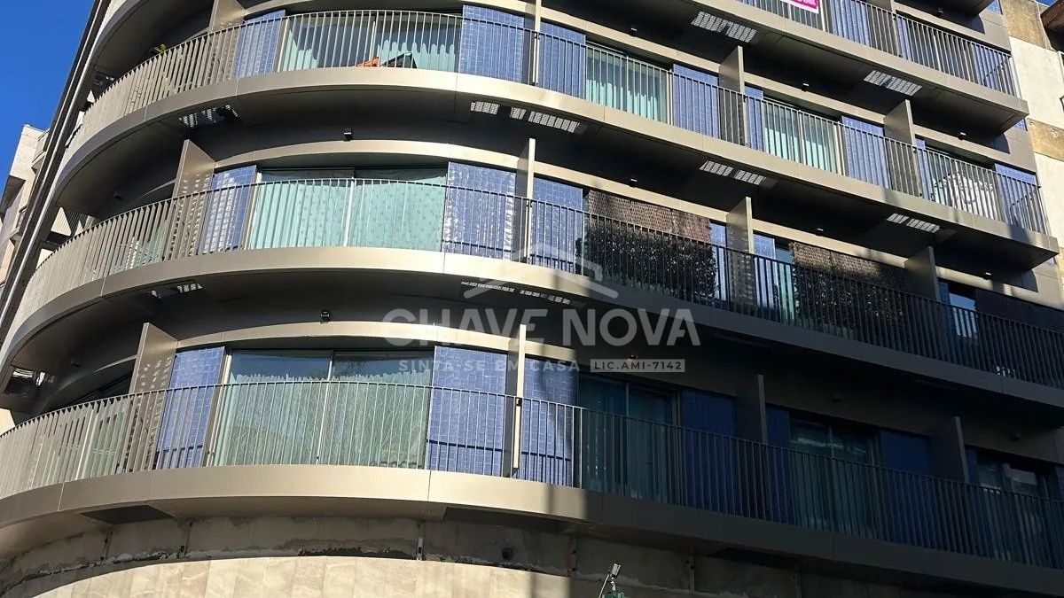 Apartamento T2 na Rua Conde Redondo em Lisboa