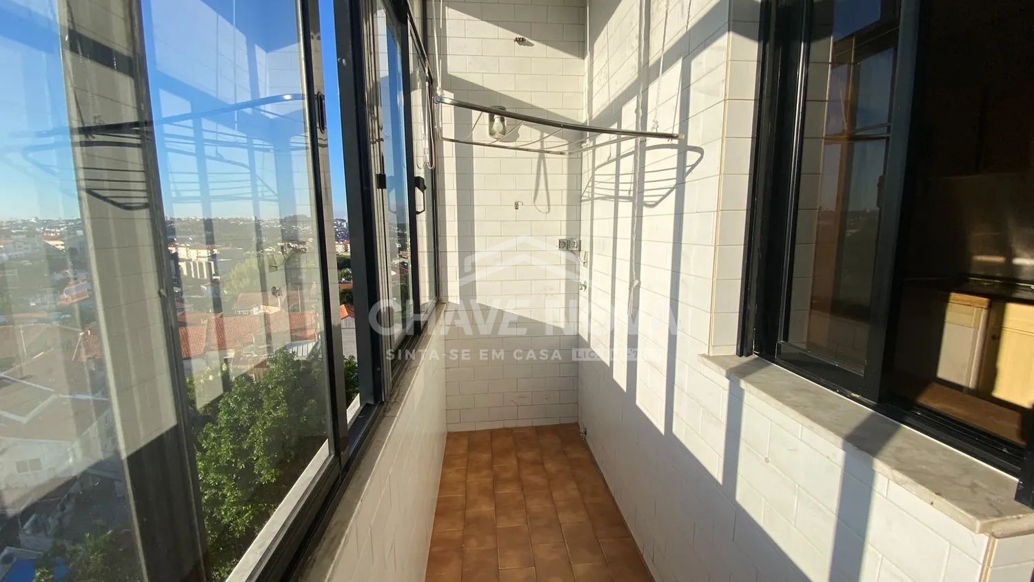 Apartamento T2 virado Poente c/lugar de garagem 