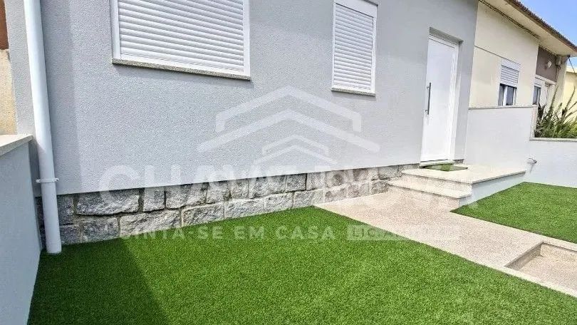 Moradia T1+1, para arrendamento em S. Félix da Marinha.
