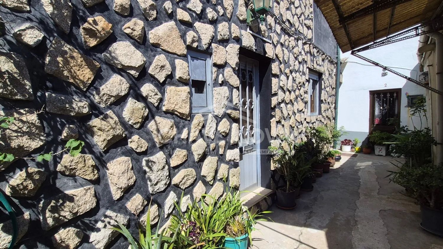 Moradia T4 integrada num conjunto habitacional tradicional