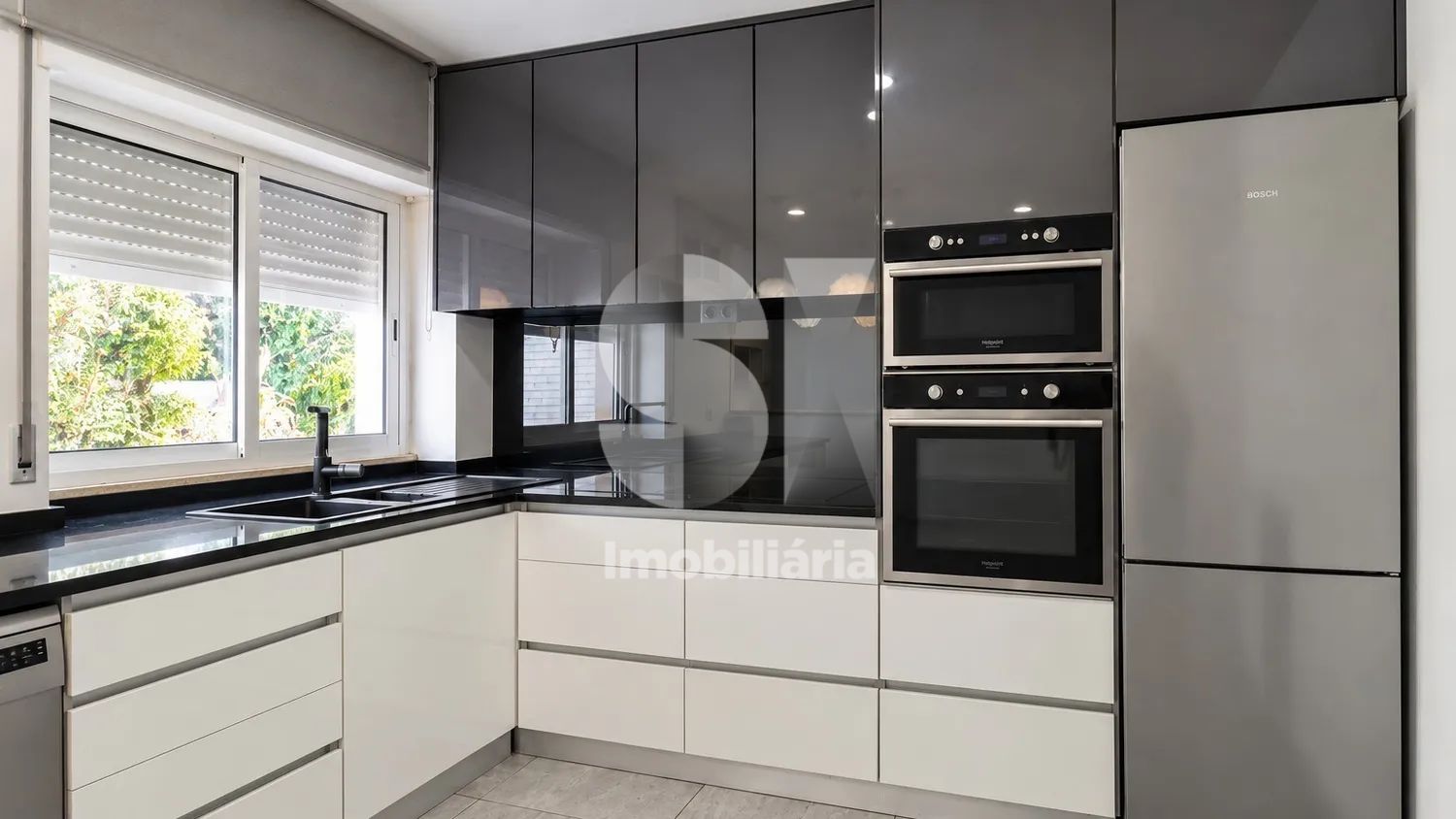 Apartamento T3 com Terraço de 120 m², Churrasqueira e Garagem