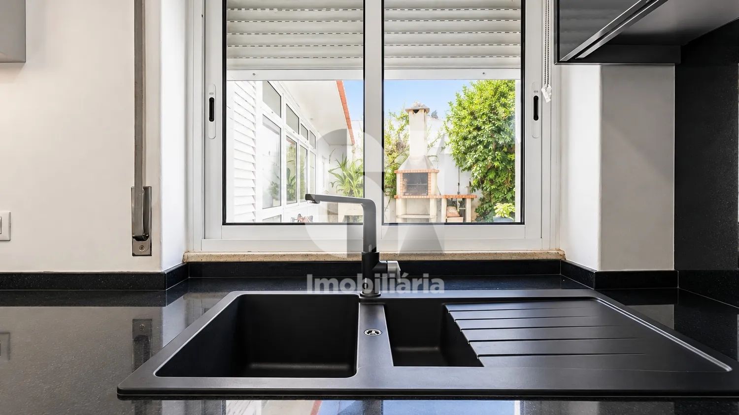 Apartamento T3 com Terraço de 120 m², Churrasqueira e Garagem - 2