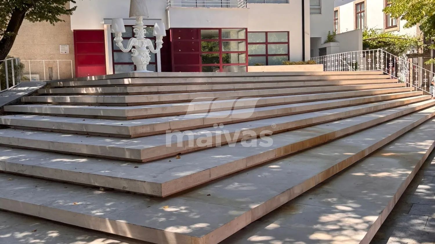 Prédio com projeto para 6 apartamentos no coração de Paredes de Coura - 2