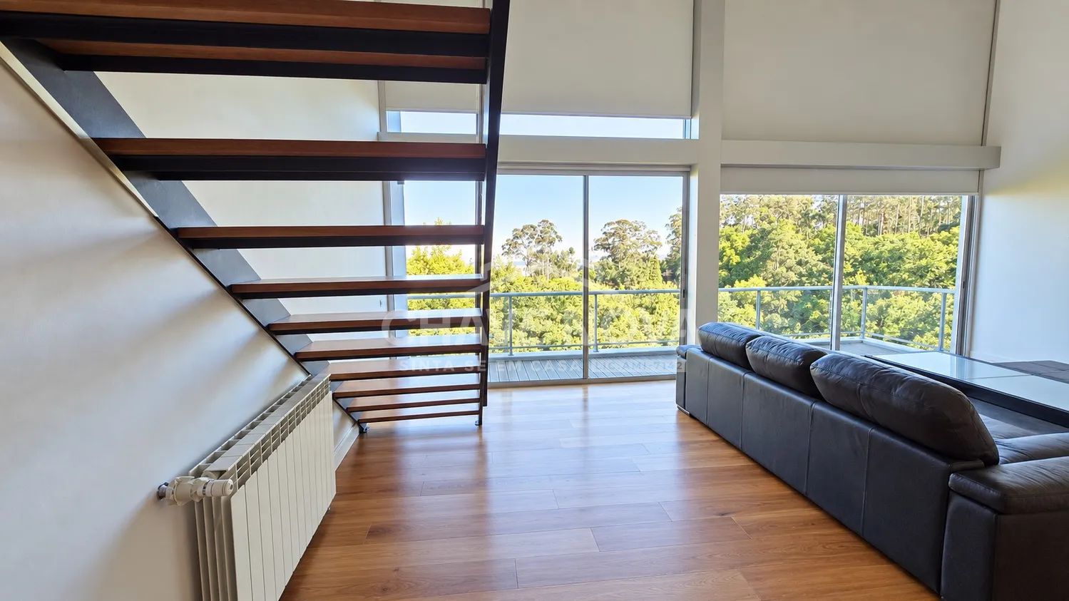 Apartamento Duplex com Mezzanine e Varanda | Quinta do Cravel