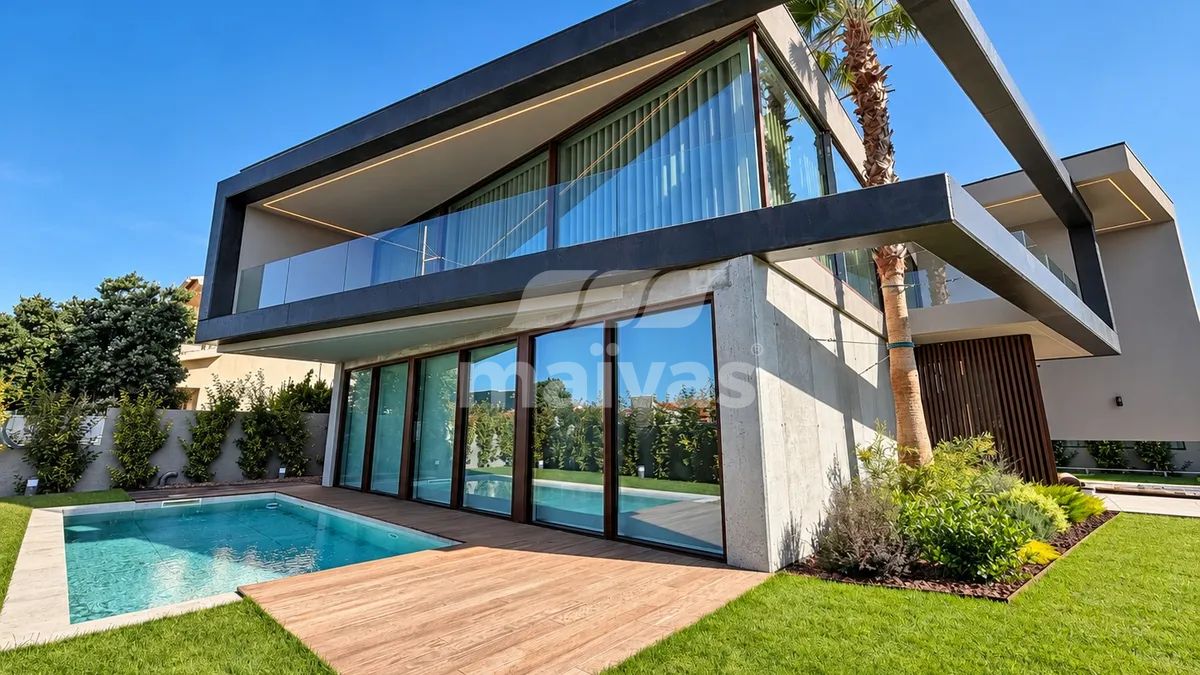 Moradia T4 de Luxo na 2.ª Linha de Praia | Esposende