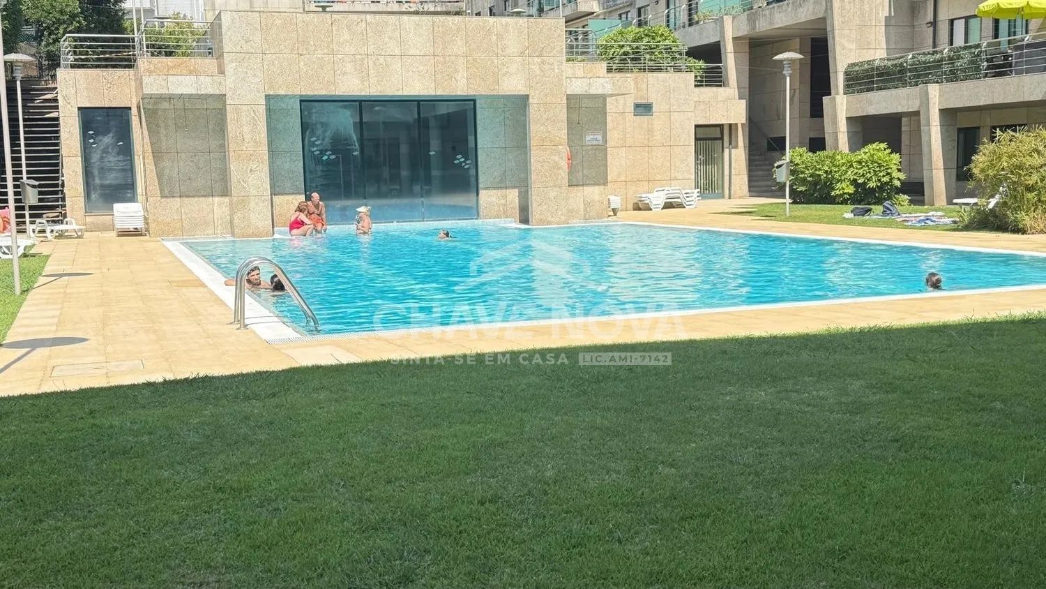 T3 condomínio fechado com Piscina, Ginásio e Terraço | Arrendamento