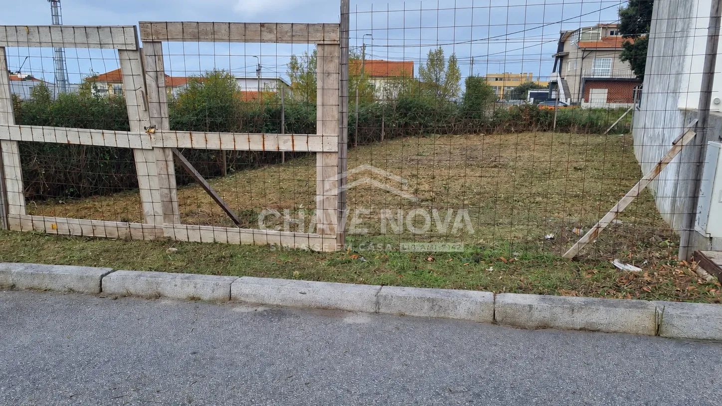 Terreno em Canidelo com Projeto Aprovado Próximo ao Mar