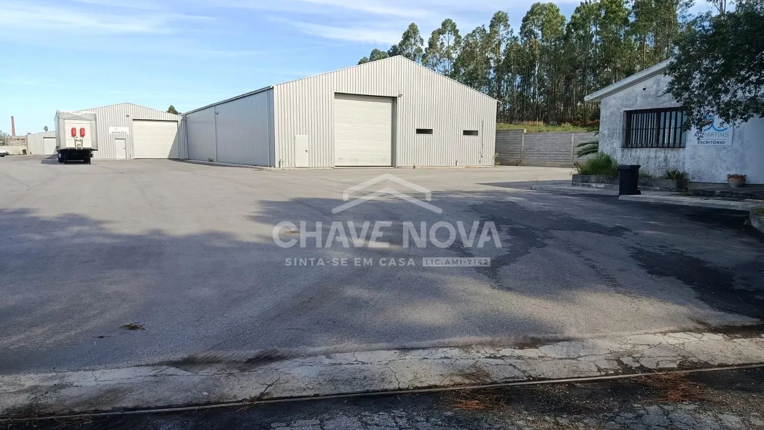 ARRENDAMENTO  Armazém na Zona Industrial de Rio Meão!