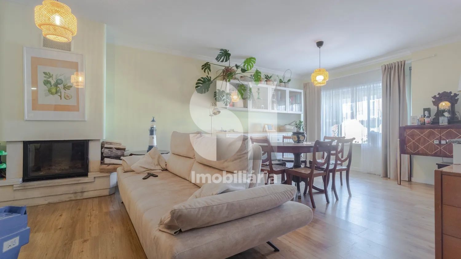 2-Bed Apartment with Garage and Fireplace in Ermesinde