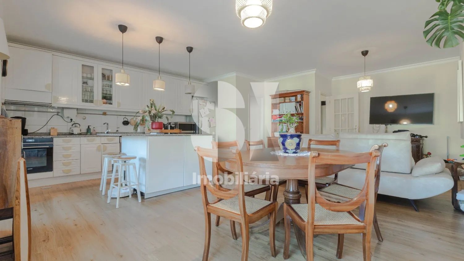 2-Bed Apartment with Garage and Fireplace in Ermesinde - 3