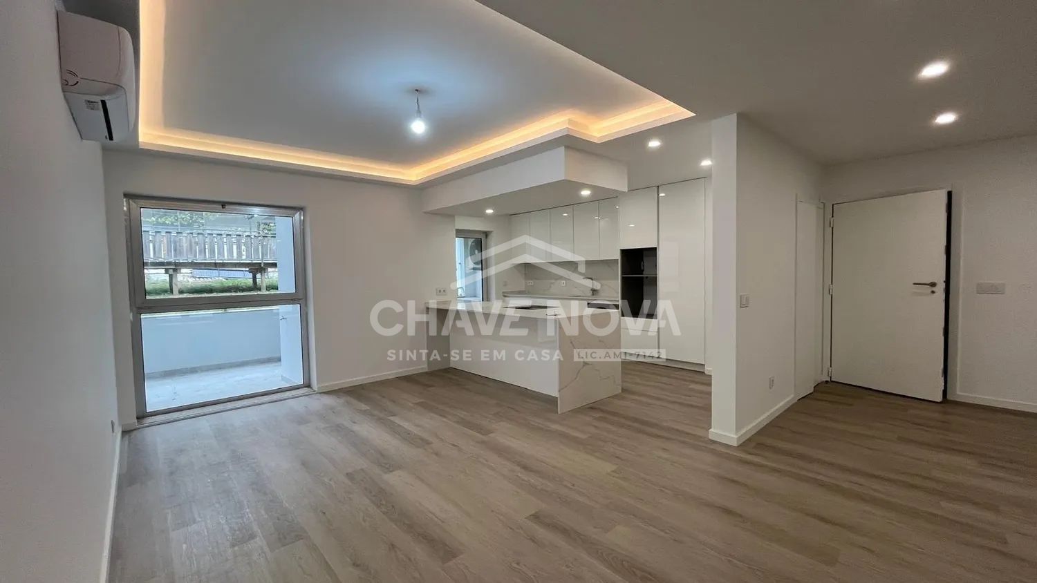 Apartamento T4 totalmente remodelado | 186 m² de área útil | 77,5 m² de varandas | Box para 2 carros