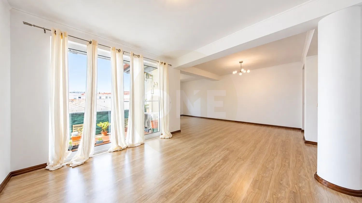 4-bedroom apartment with large areas, elevator and garage